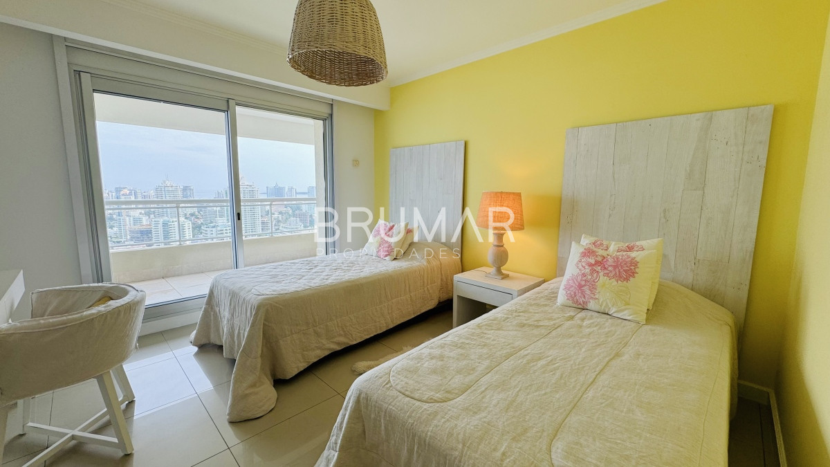 Apartamento ID.47 - Torrelobos esquinero en venta 4 dormitorios mas dependencia de servicio excelente vista