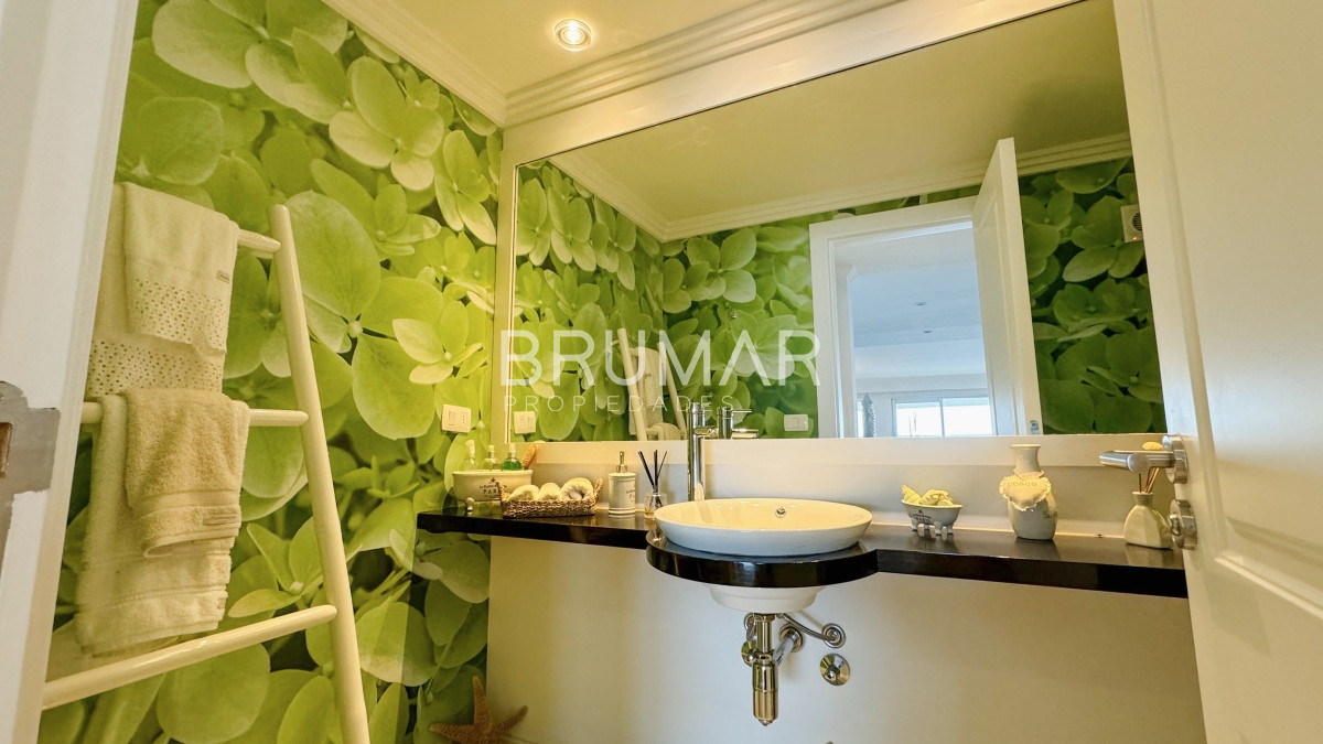 Apartamento ID.47 - Torrelobos esquinero en venta 4 dormitorios mas dependencia de servicio excelente vista