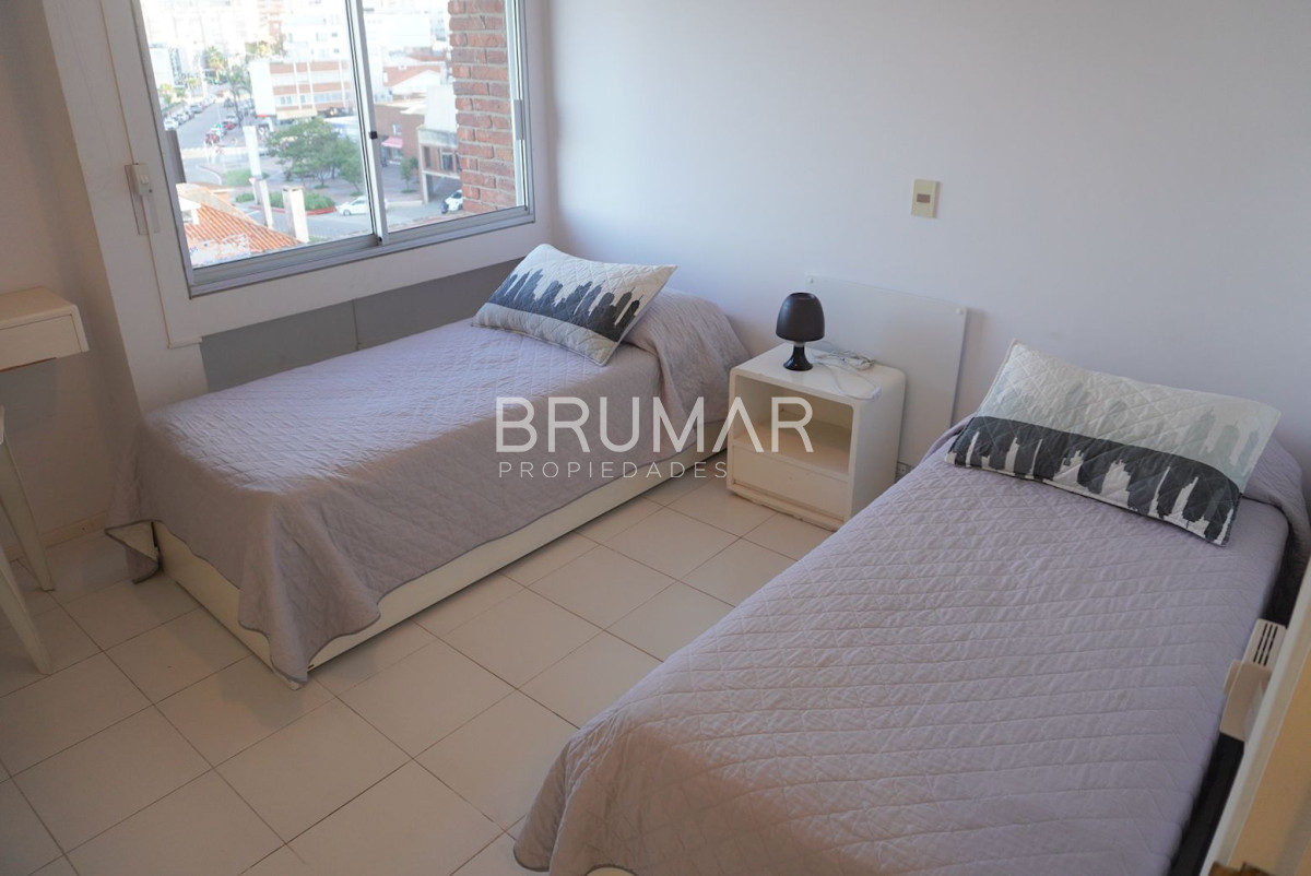Apartamento ID.20 - Apartamento en venta de 3 dormitorios muy amplio vista a los dedos.