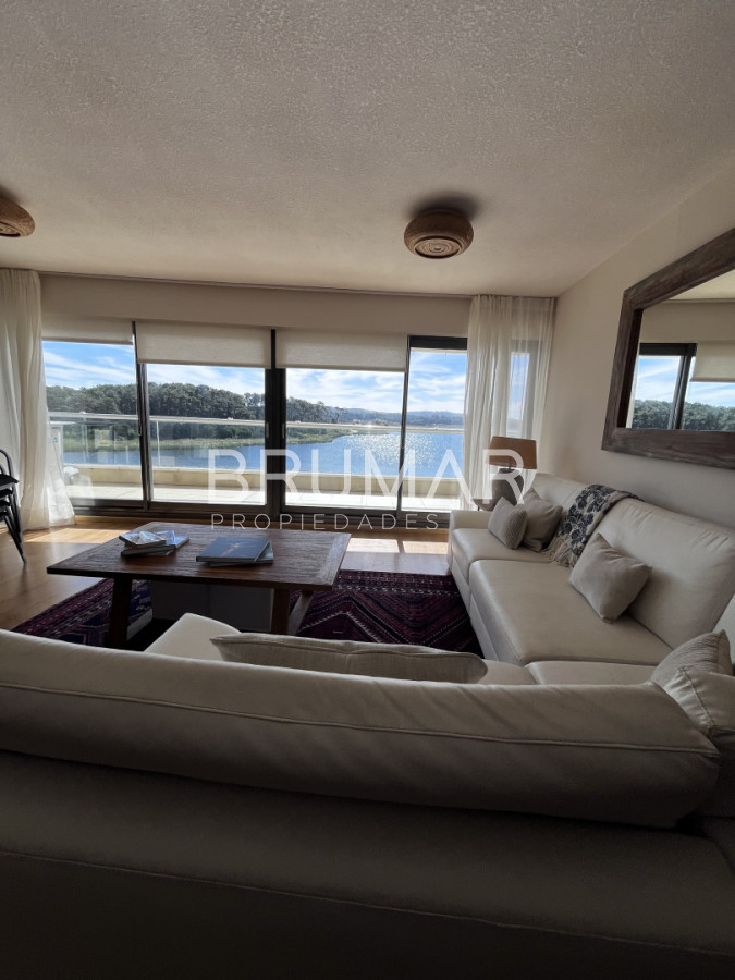 Apartamento ID.818 - Penthouse en venta 3 dormitorios y 3 baños 