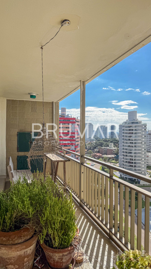 Apartamento ID.495 - Venta apartamento 3 dormitorios mas servicio completo con excelentes vistas