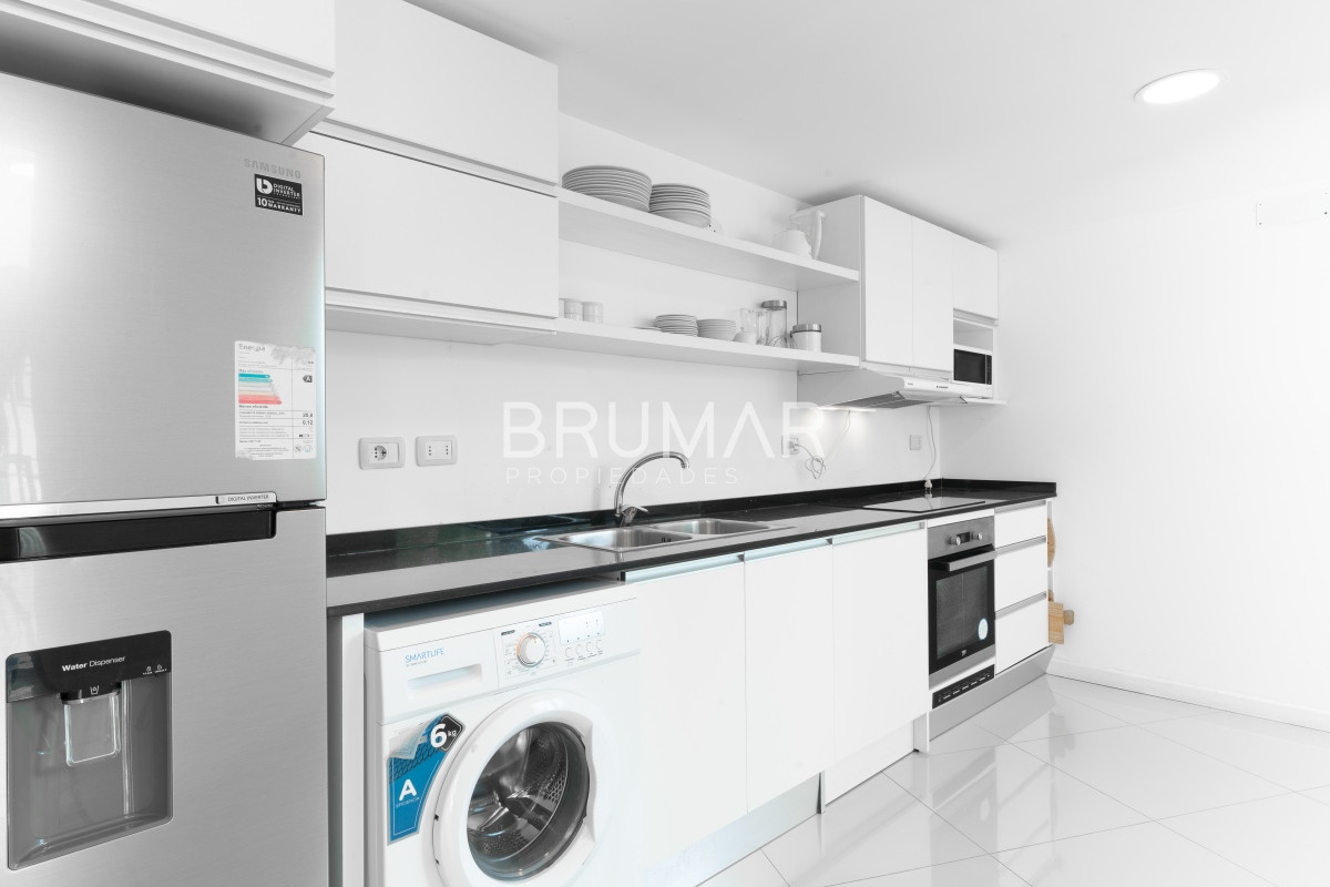 Apartamento ID.207 - Venta apartamento 3 dormitorios mas servicio en playa mansa con vista al mar