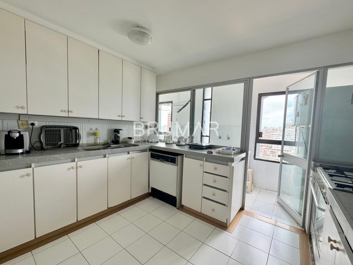 Apartamento ID.236 - Espectacular departamento en Venta de Cuatro Dormitorios y Dependencia 