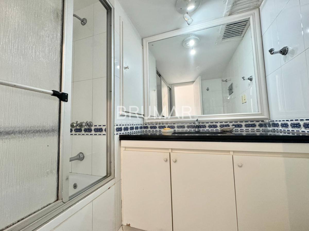 Apartamento ID.236 - Espectacular departamento en Venta de Cuatro Dormitorios y Dependencia 