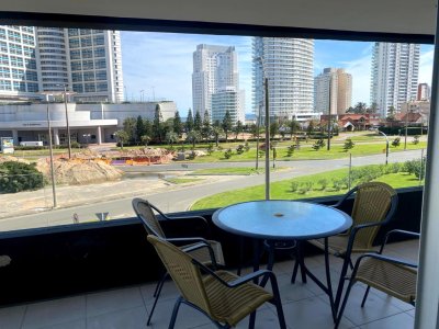 Apartamento en venta 2 dorm y medio con amplia terraza