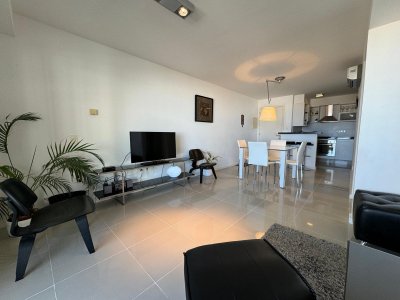 Apartamento en venta 2 dormitorios playa brava Punta del Este.
