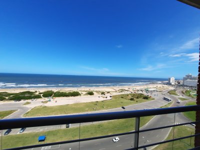 Venta apartamento 2 dormitorios y medio con vista al mar