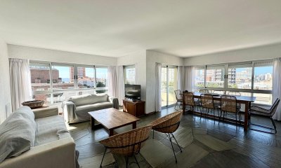 Apartamento en venta de tres dormitorios en Punta del Este