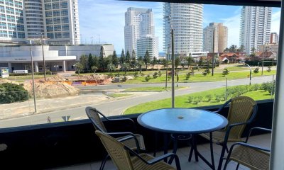 Apartamento en venta 2 dorm y medio con amplia terraza