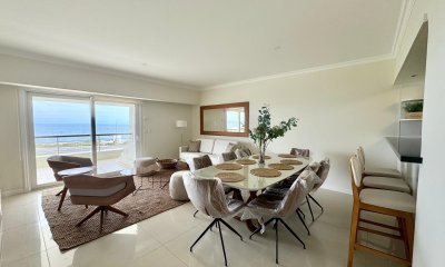 PentHouse en venta de tres dormitorios en Playa Mansa