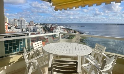 Venta apartamento de 3 dormitorios frente al mar