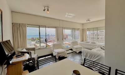 Venta apartamento esquinero con vista al mar