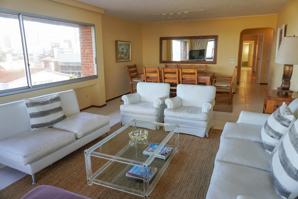 Apartamento de 3 dormitorios en excepcional ubicación, vista al mar.