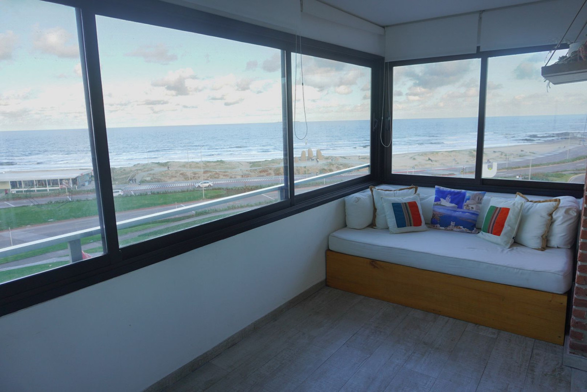 Apartamento en venta de 3 dormitorios muy amplio vista a los dedos.