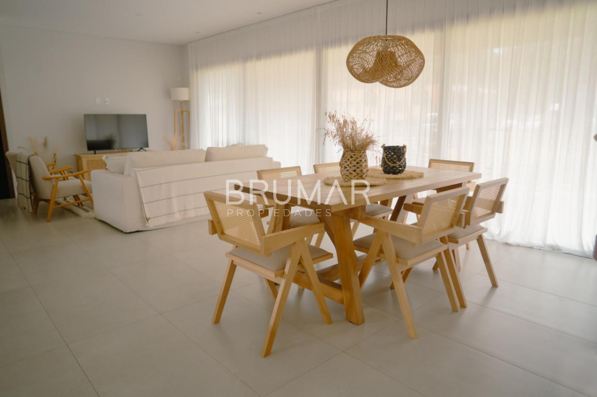 Moderna casa minimalista en espectacular zona de San Rafael, 3 dormitorios.