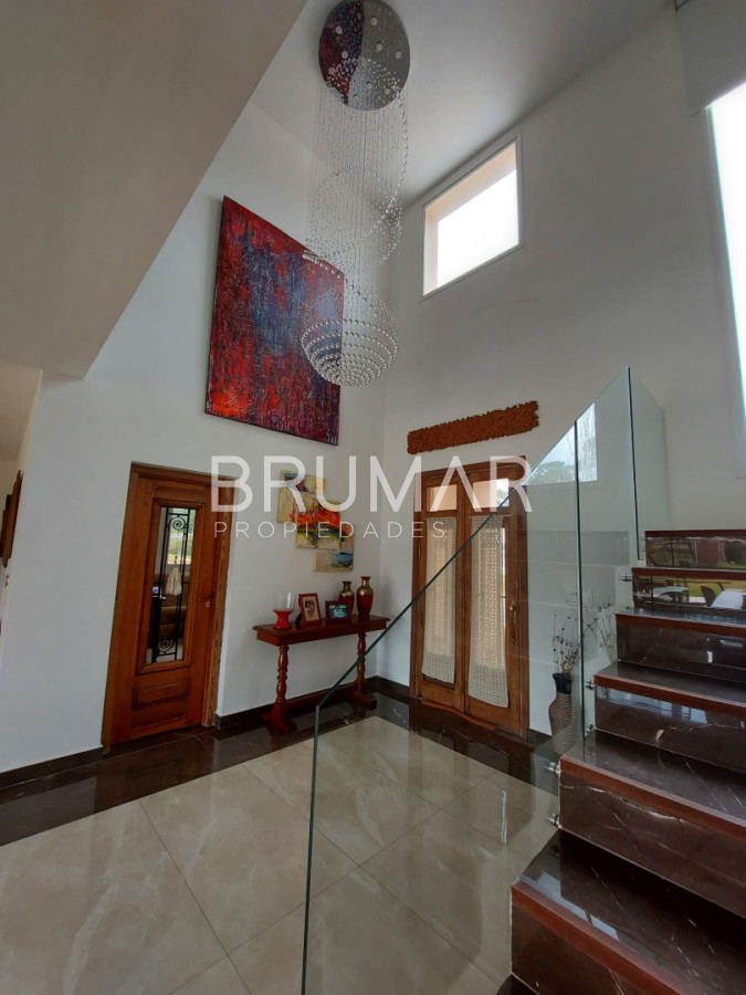 Casa ID.940 - CASA MUY AMPLIA  Y COMODA BARRIO PRIVADO