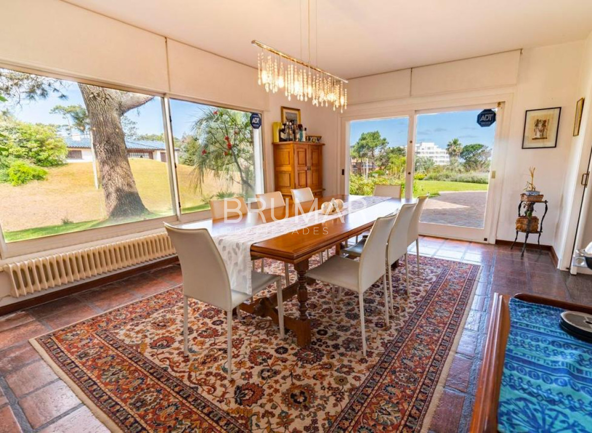 Casa ID.385 - Venta de casa 6 dormitorios a una cuadra del mar