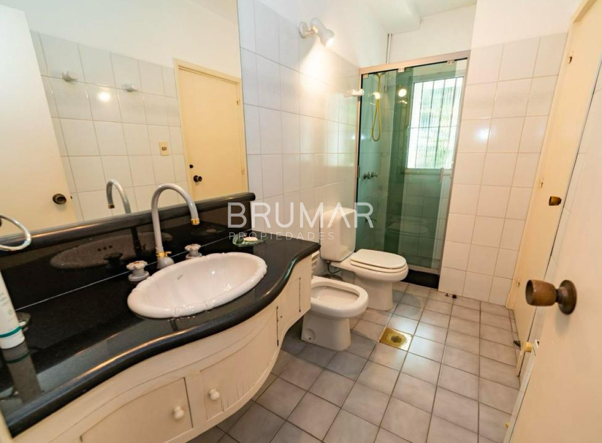 Casa ID.385 - Venta de casa 6 dormitorios a una cuadra del mar