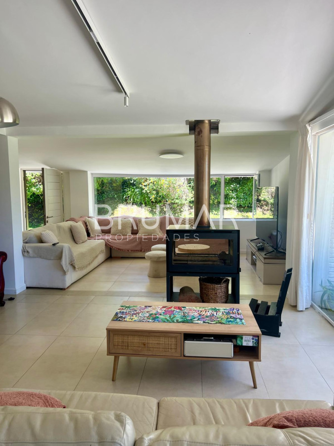 Casa ID.662 - Alquiler de verano playa mansa 4 dormitorios