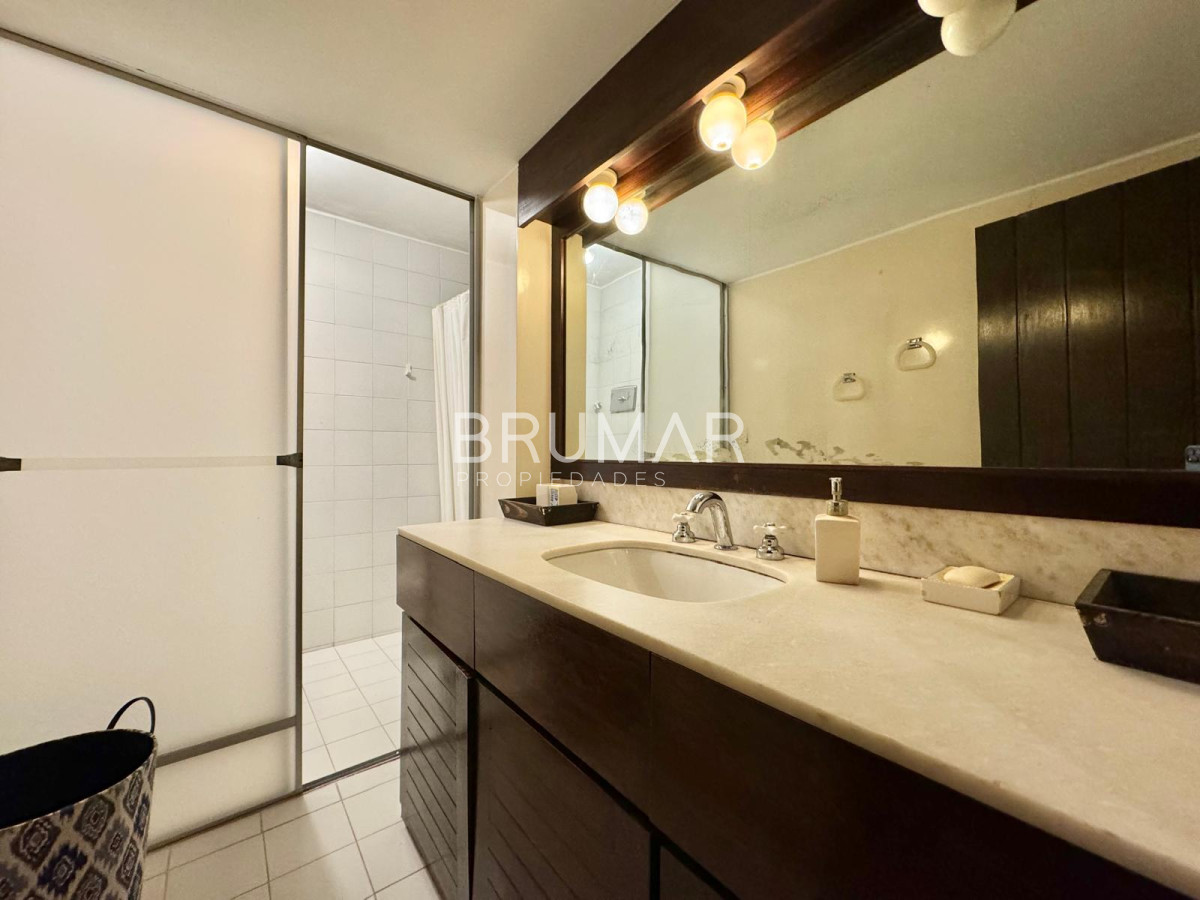 Casa ID.438 - Casa en venta de siete dormitorios en Punta del Este