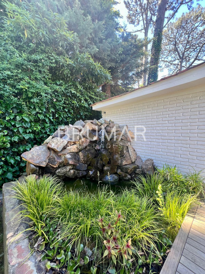 Casa ID.662 - Alquiler de verano playa mansa 4 dormitorios