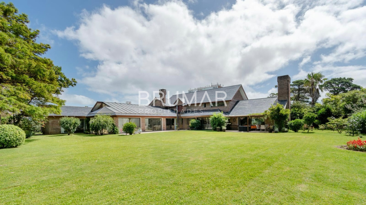 Casa ID.145 - Casa en venta 8 dormitorios en playa mansa