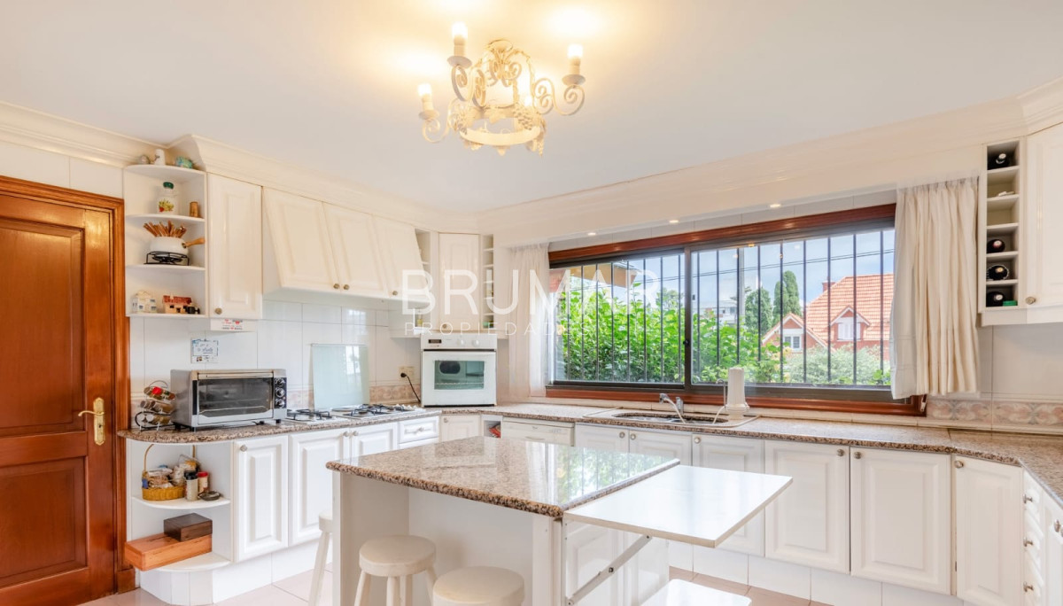 Casa ID.145 - Casa en venta 8 dormitorios en playa mansa