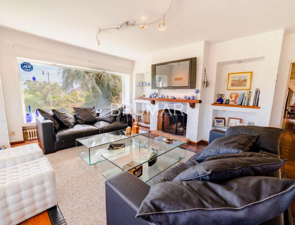Casa ID.385 - Venta de casa 6 dormitorios a una cuadra del mar