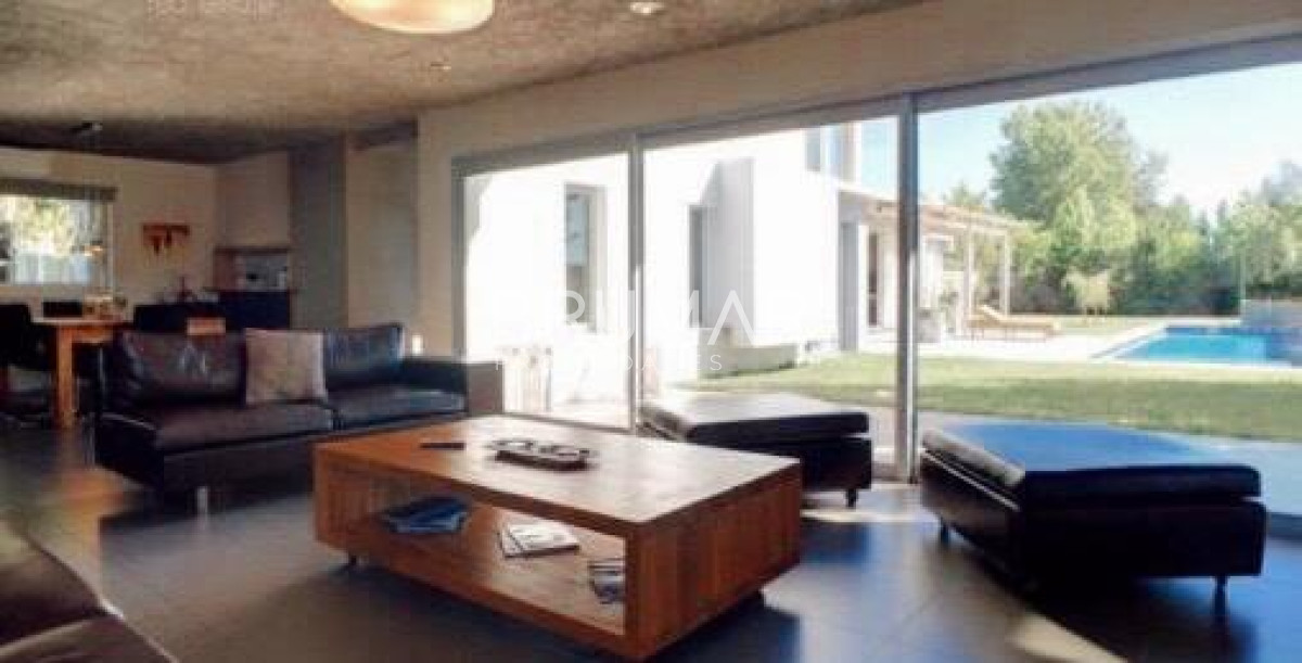 Casa ID.466 - Venta casa en barrio privado 4 dormitorios