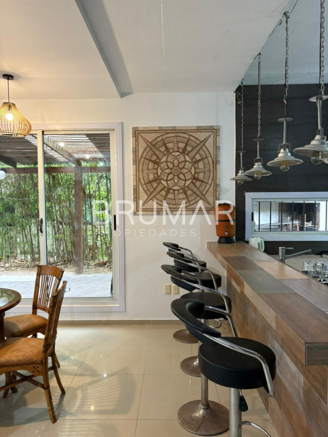 Casa ID.698 - Casa de 3 dormitorios y 3 baños en alquiler anual 