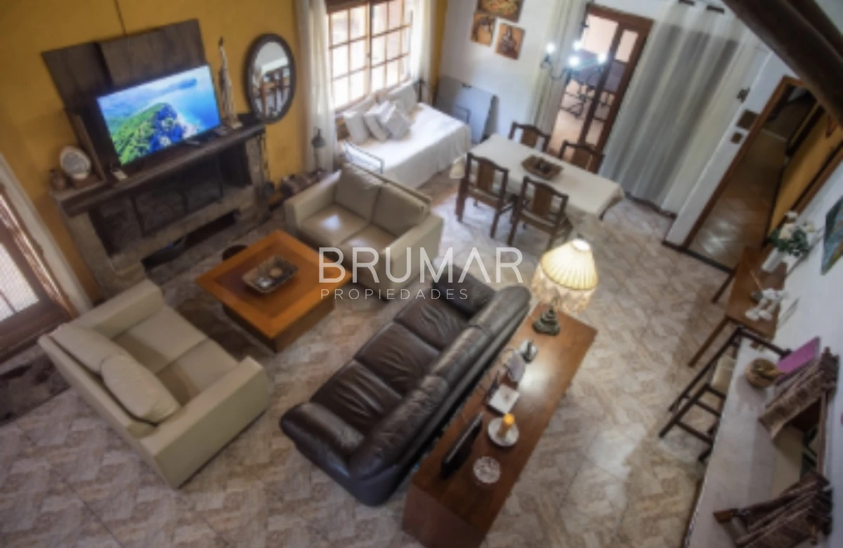 Casa ID.654 - Venta casa Beverly Hills 5 dormitorios