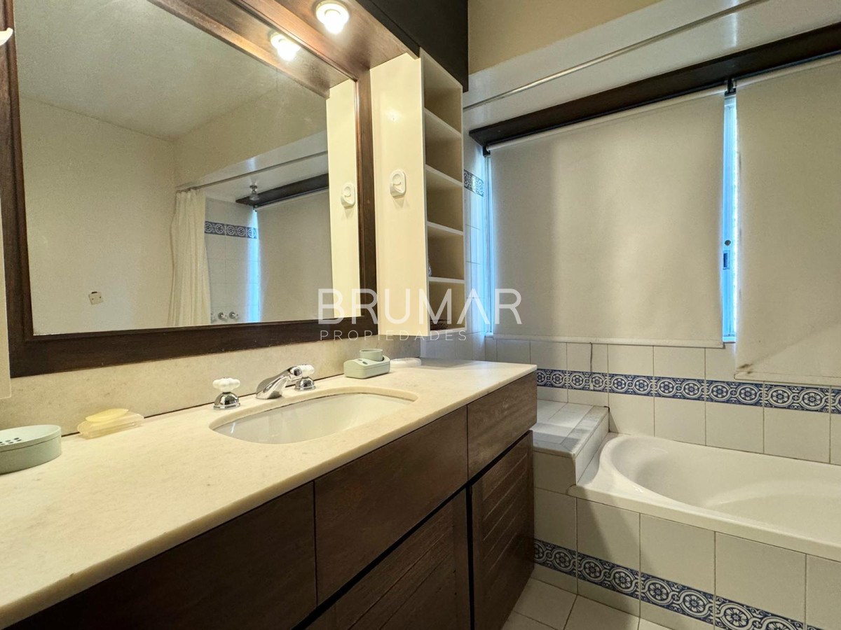 Casa ID.438 - Casa en venta de siete dormitorios en Punta del Este