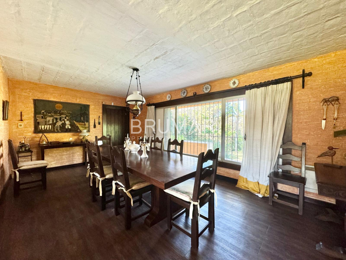 Casa ID.438 - Casa en venta de siete dormitorios en Punta del Este