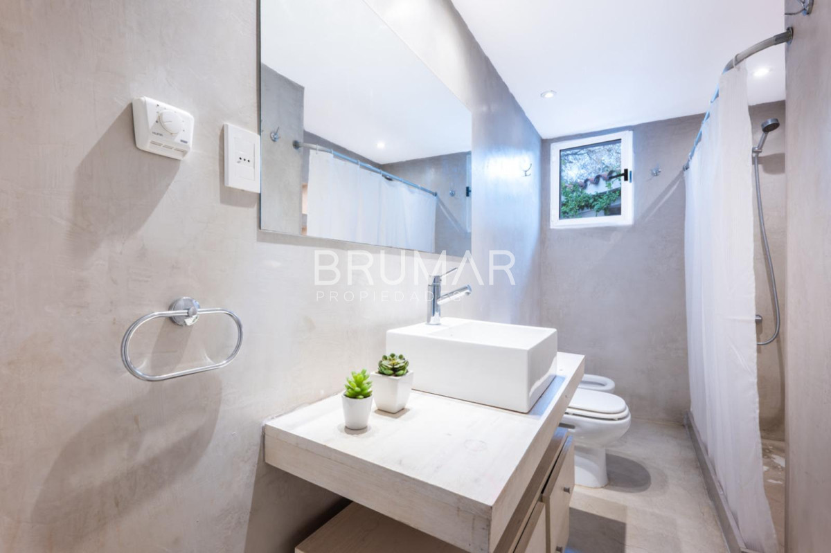 Casa ID.490 - Casa en Venta en Playa Mansa de tres Dormitorios 