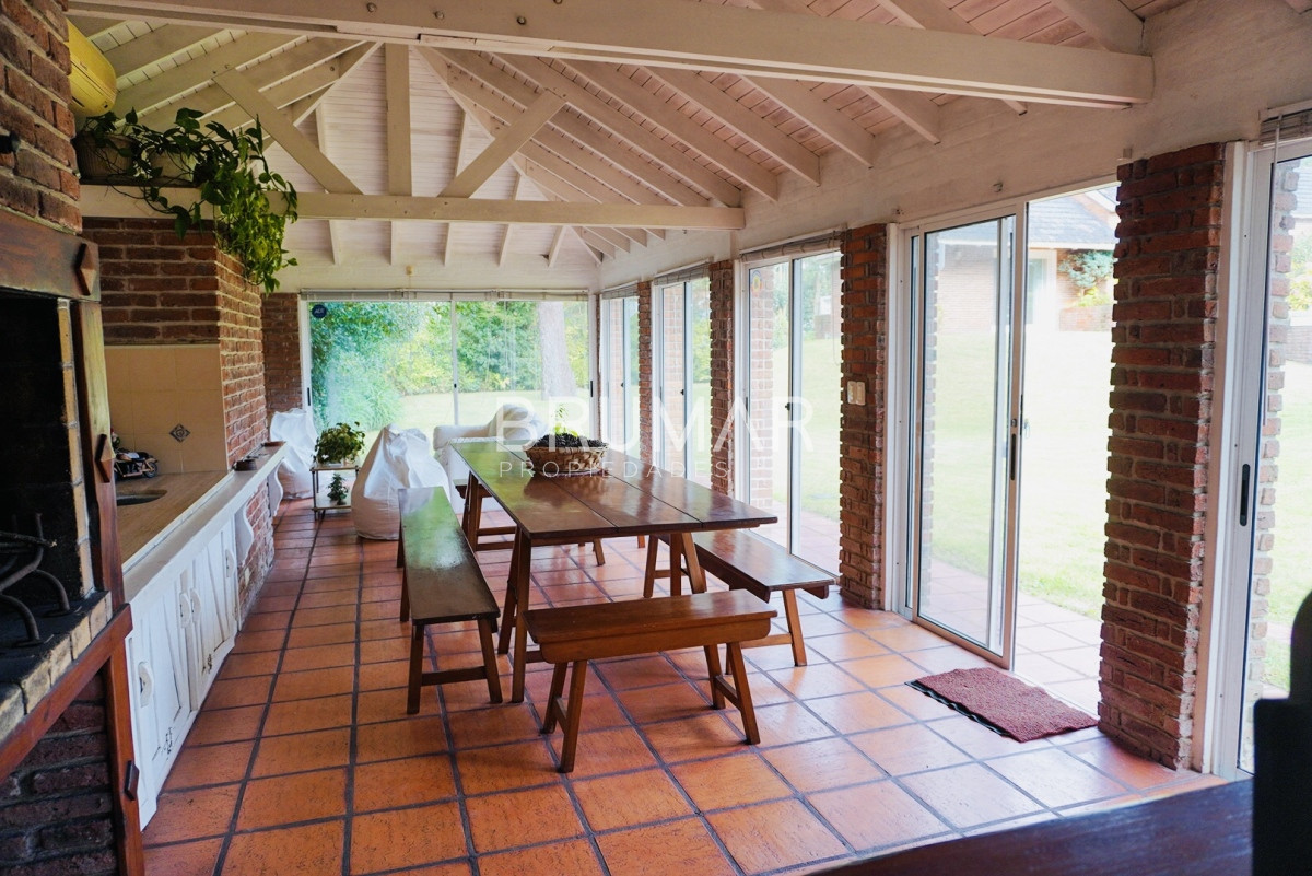 Casa ID.33 - Casa en zona exclusiva Cantegril, 4 dormitorios en suite, con excelente superficie.
