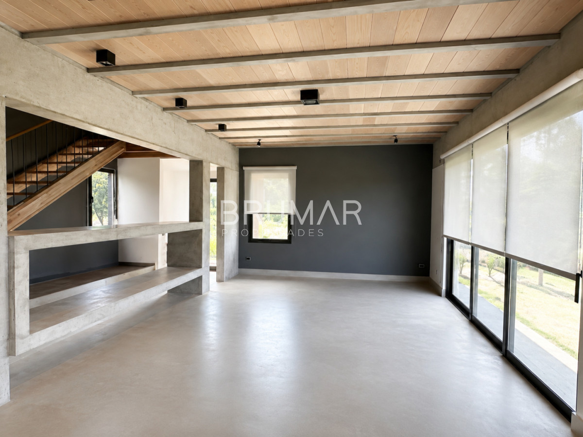 Casa ID.960 - Alquiler anual 3 dormitorios sin muebles 