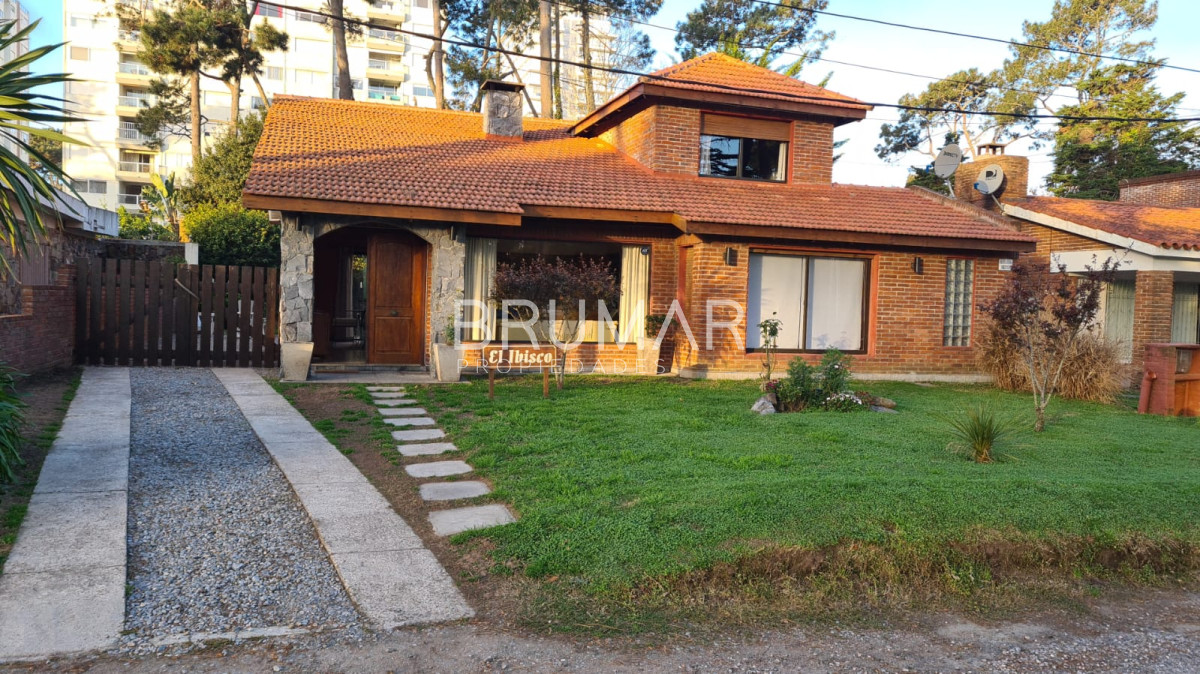 Casa ID.278 - Casa venta 4 dormitorios mansa