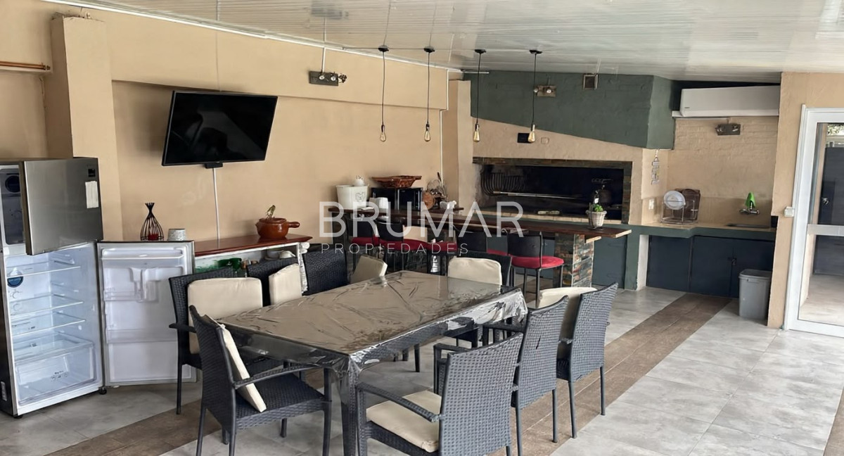 Casa ID.942 - Casa playa mansa 4dorm. 4 baños. Piscina climatizada, etc