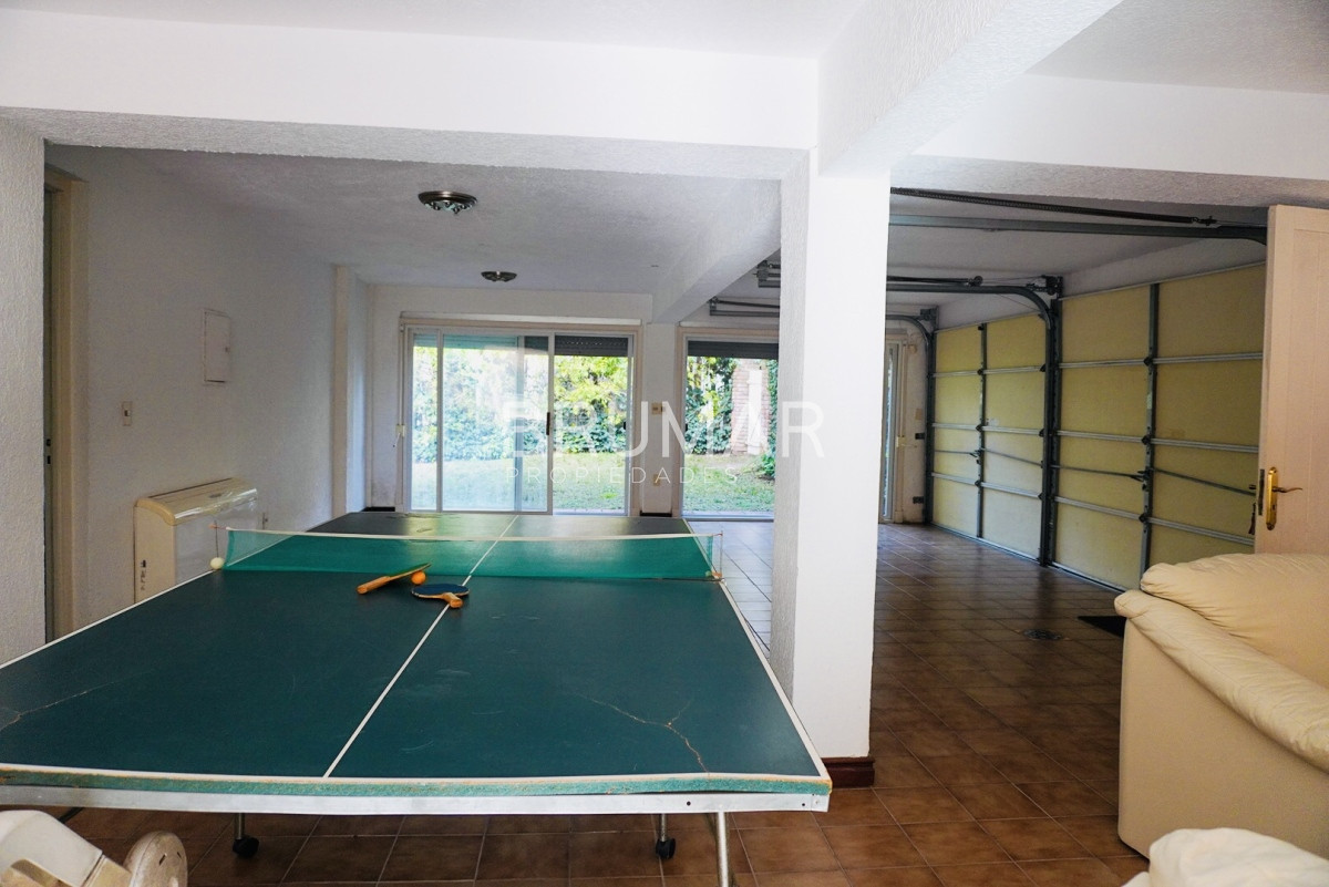 Casa ID.33 - Casa en zona exclusiva Cantegril, 4 dormitorios en suite, con excelente superficie.