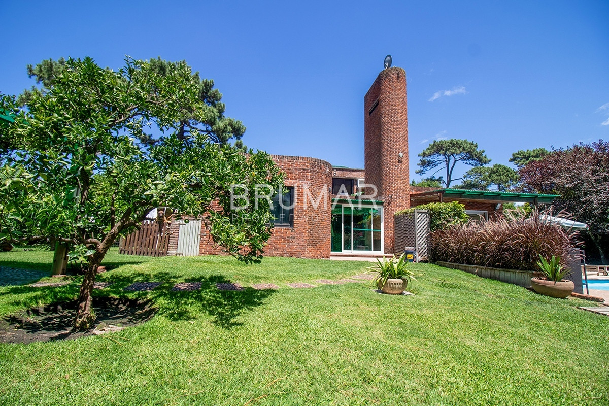 Casa ID.177 - Casa Venta 5 dormitorios Cantegril.