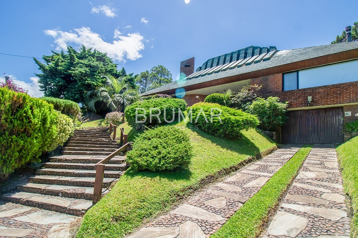 Casa ID.177 - Casa Venta 5 dormitorios Cantegril.