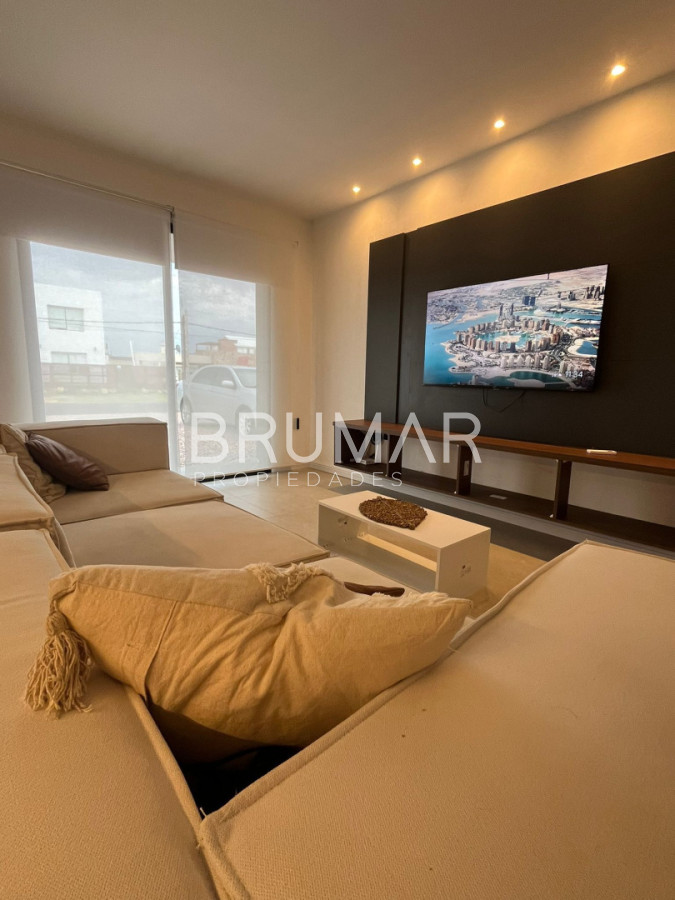 Casa ID.739 - Casa en alquiler anual y venta