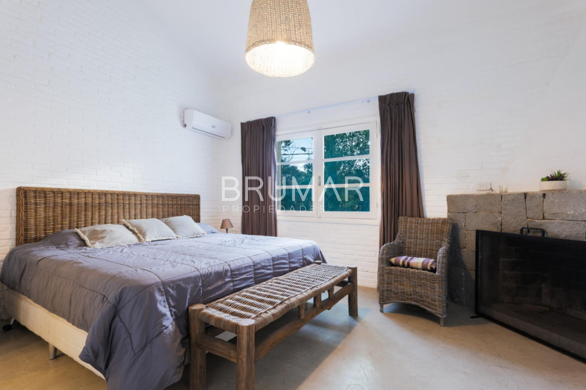 Casa ID.490 - Casa en Venta en Playa Mansa de tres Dormitorios 