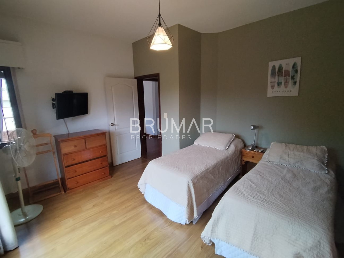 Casa ID.942 - Casa playa mansa 4dorm. 4 baños. Piscina climatizada, etc