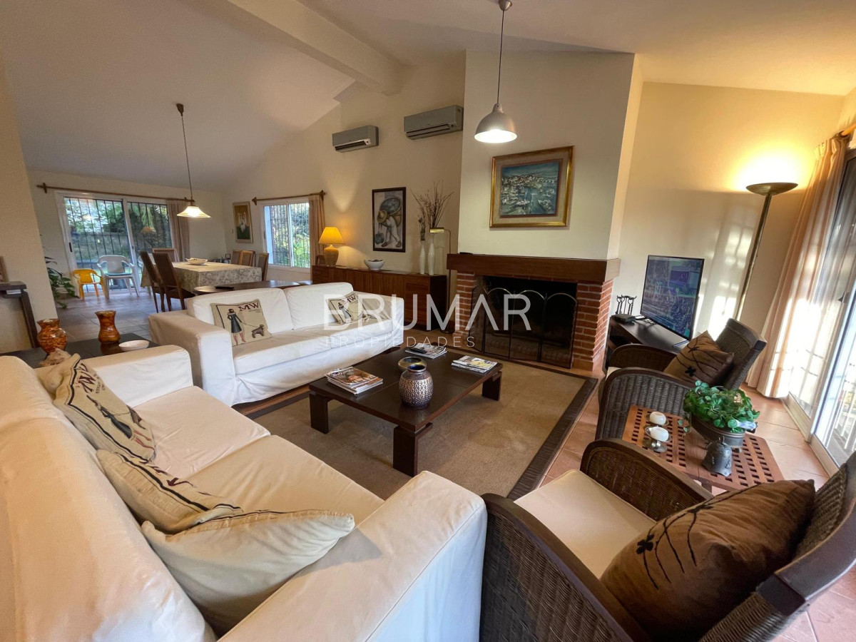 Casa ID.422 - Casa venta 4 dormitorios playa mansa