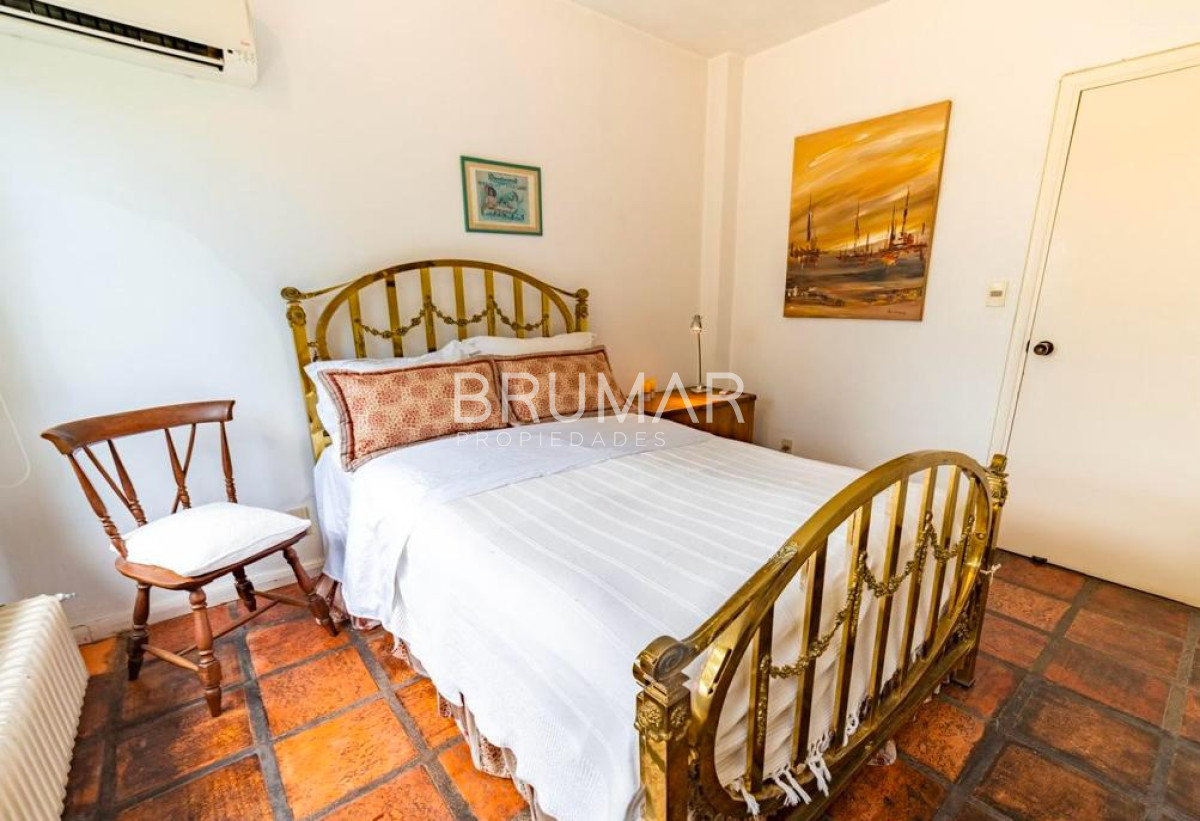 Casa ID.385 - Venta de casa 6 dormitorios a una cuadra del mar