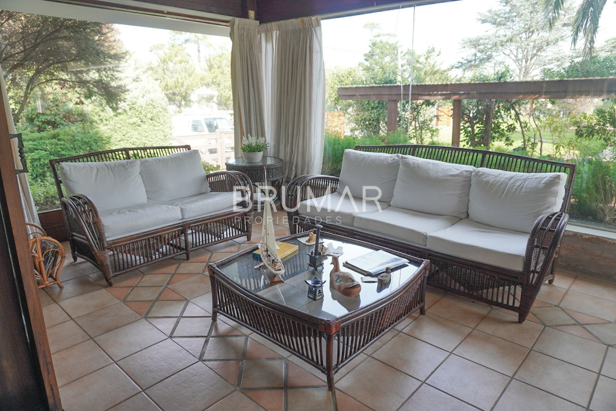 Casa ID.26 - Playa mansa a pasos del mar con parrillero amplio y piscina.