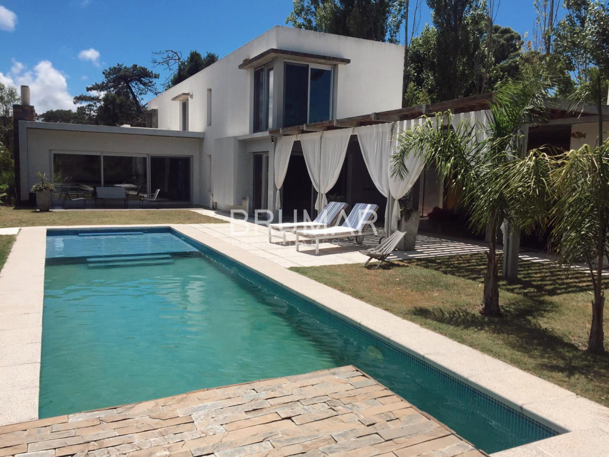 Casa ID.466 - Venta casa en barrio privado 4 dormitorios