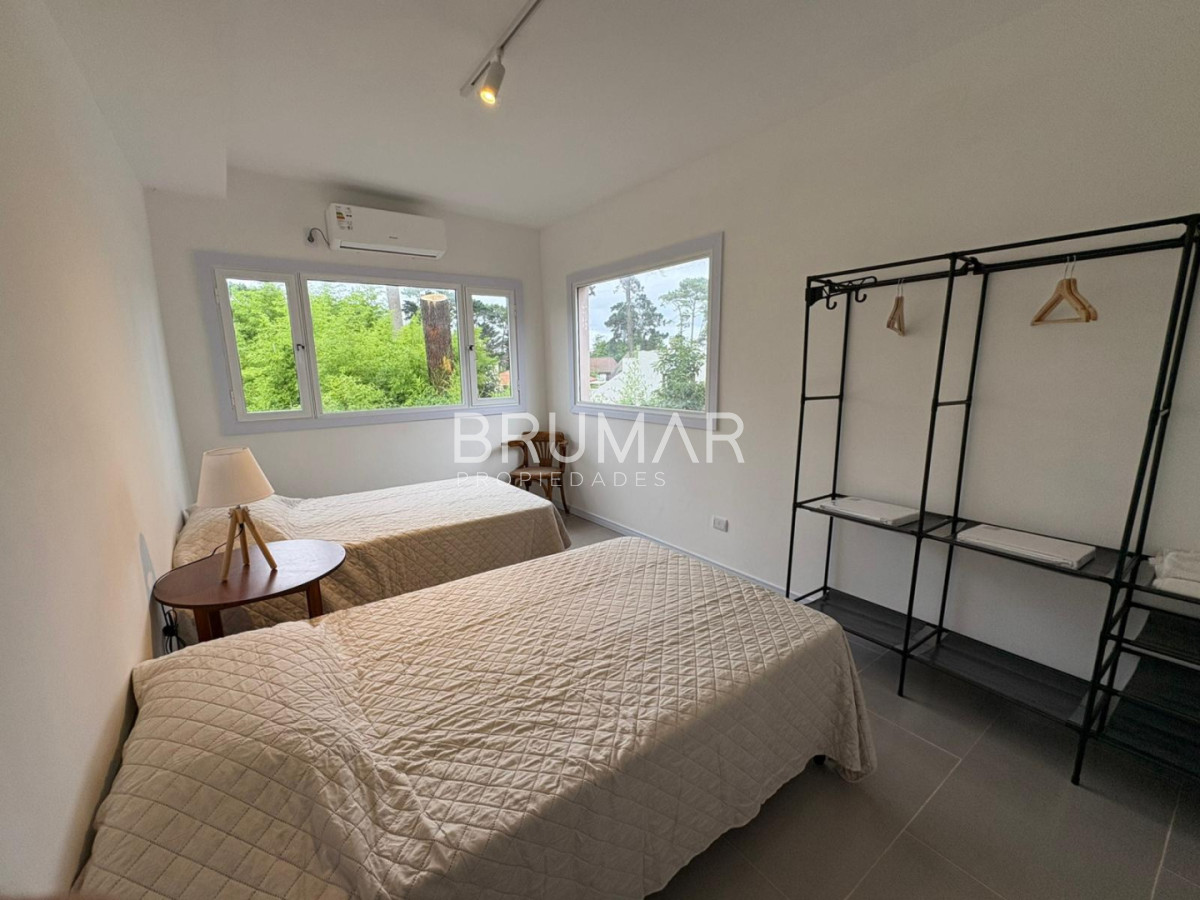 Casa ID.698 - Casa de 3 dormitorios y 3 baños en alquiler anual 