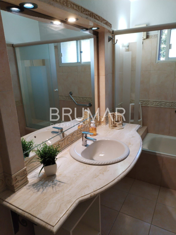 Casa ID.942 - Casa playa mansa 4dorm. 4 baños. Piscina climatizada, etc